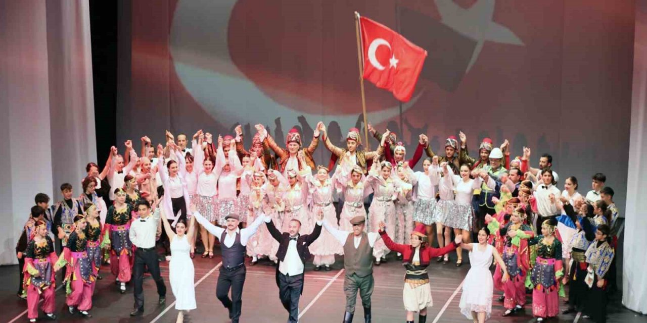 Muğla Büyükşehir’in ‘Ata’yla Son Dans’ gösterisine yoğun ilgi