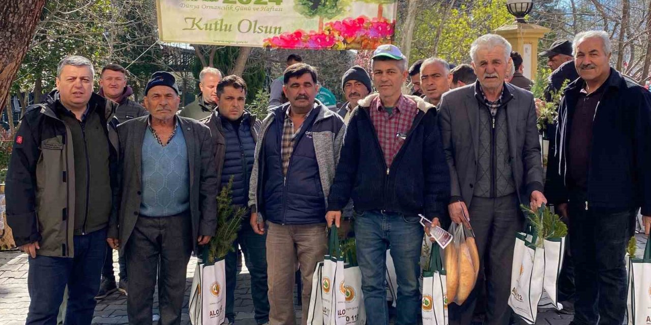 Buldan’ın yeşiline bin fidanla destek