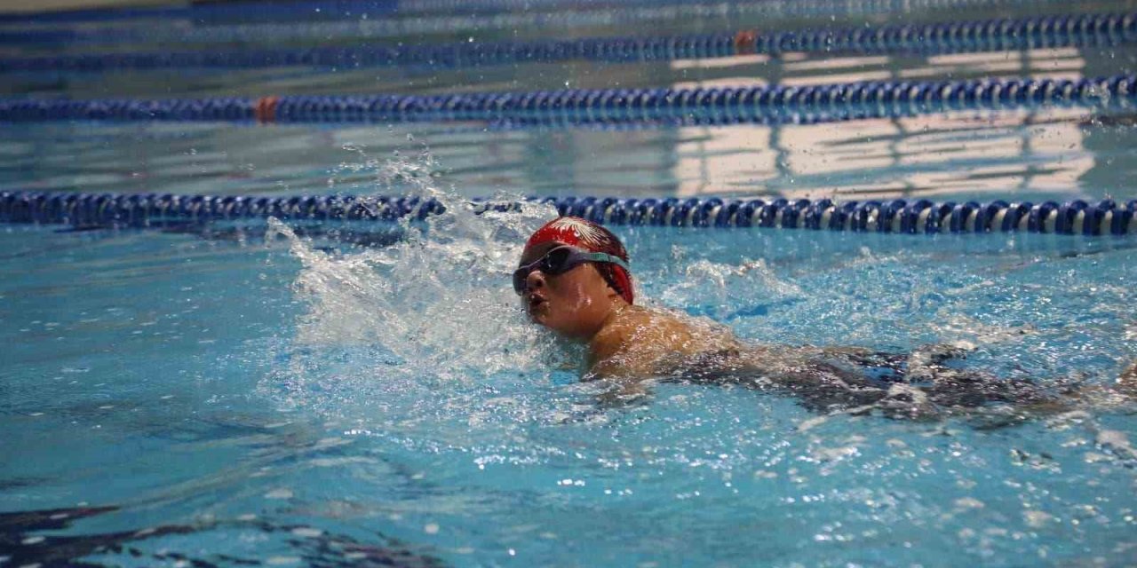 Köyceğizli milli yüzücü Elif, dünya rekorunun sahibi oldu