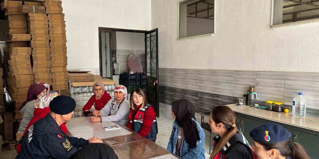 Jandarma kadınlara KADES’i anlattı