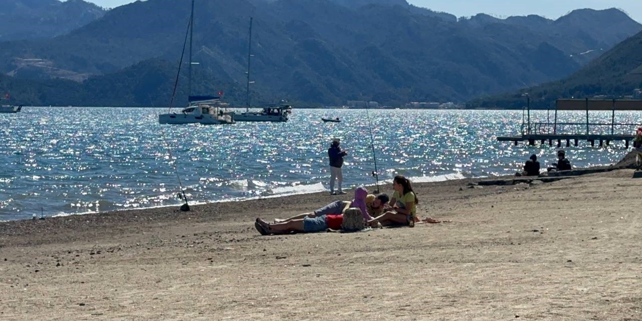 Marmarisliler baharın keyfini çıkarıyor