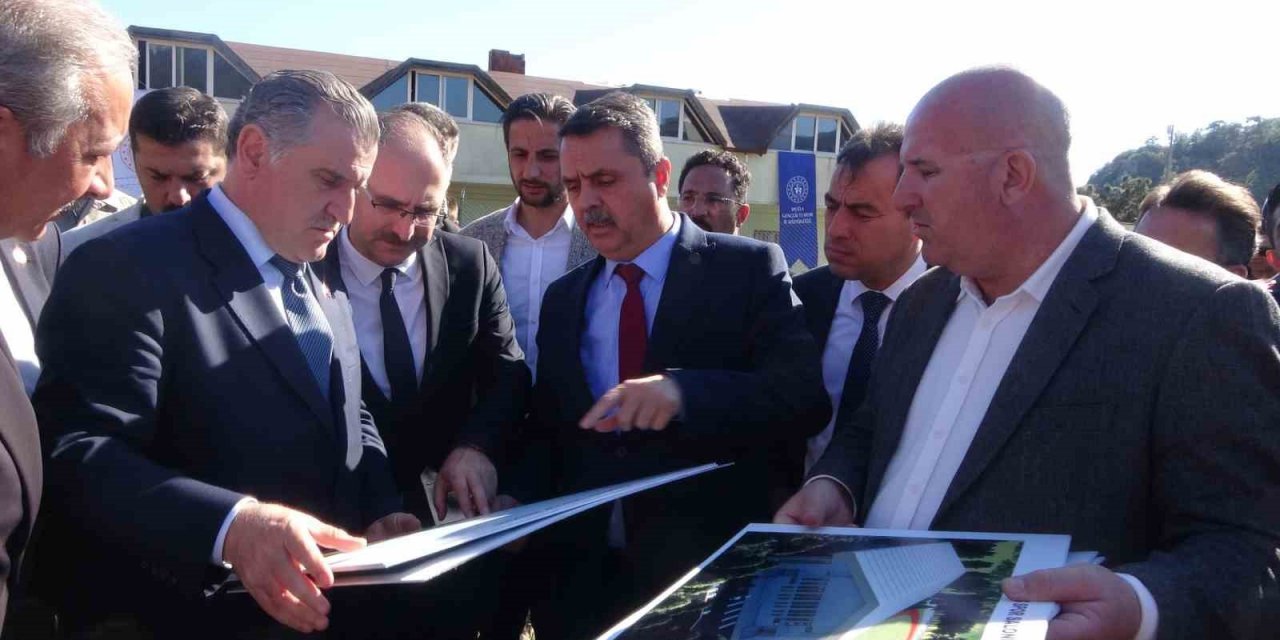 Gençlik ve Spor Bakanı Bak Marmaris’te projeleri inceledi