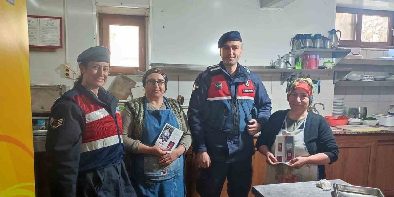 Jandarma kadınlara KADES’i anlattı