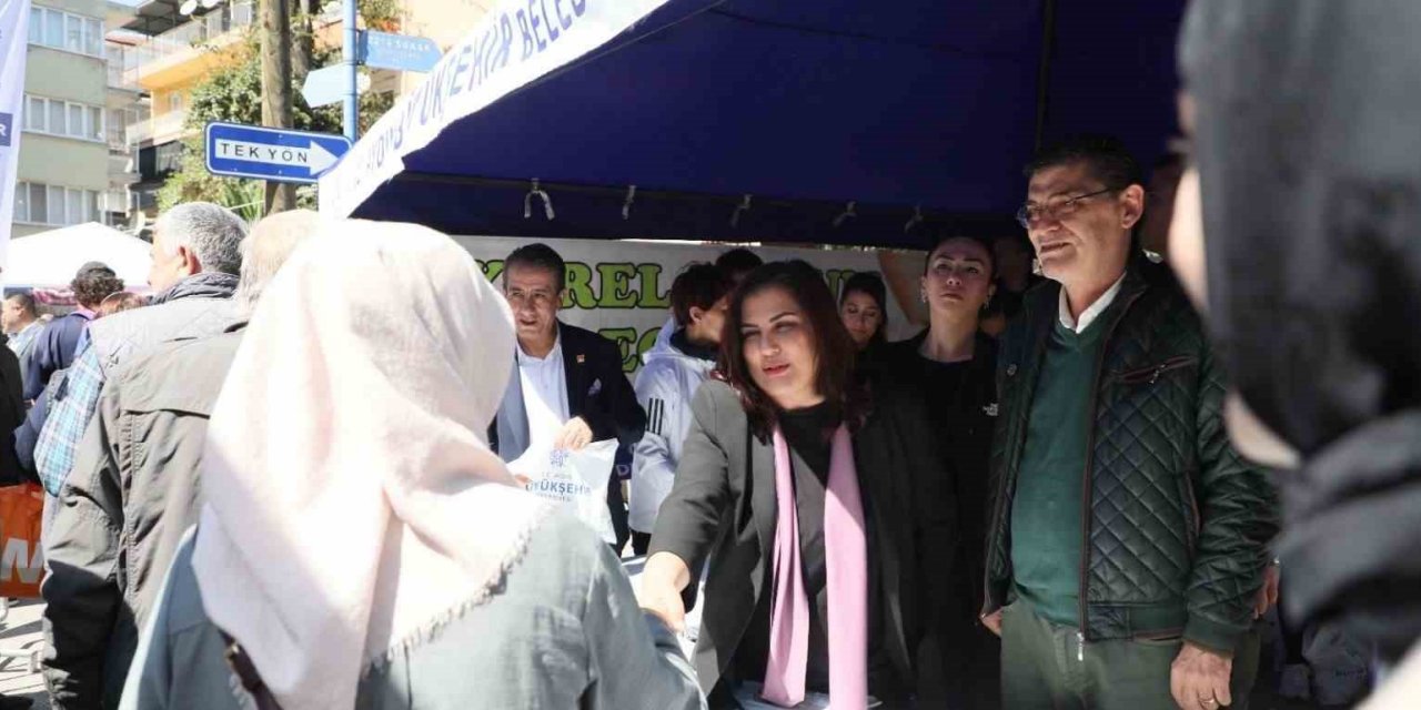 Başkan Çerçioğlu, Efeler Pazar Pazarı’nda on binlerce fideyi vatandaşlarla buluşturdu