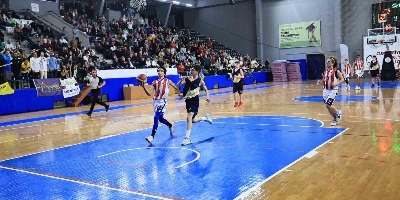 Denizli’de küçükler basketbol grup maçları heyecanı