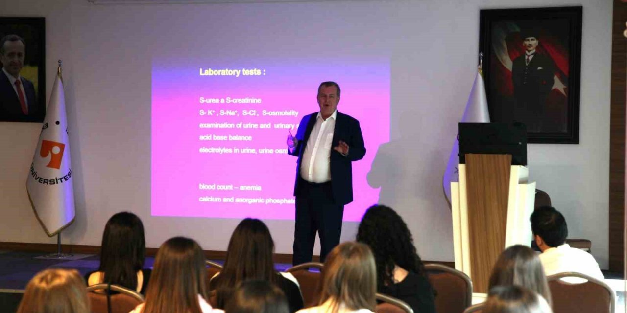 Prag’dan ‘İzmir Ekonomi’ye önemli konuk