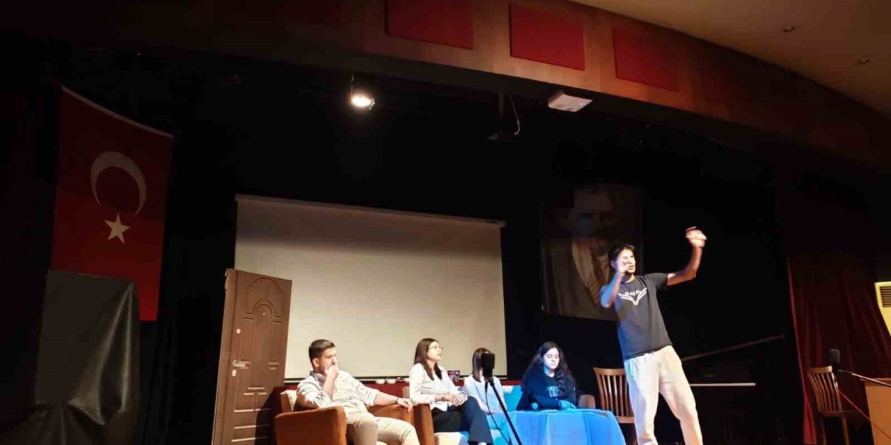 Nazilli’de okulların tiyatro şenliği başladı