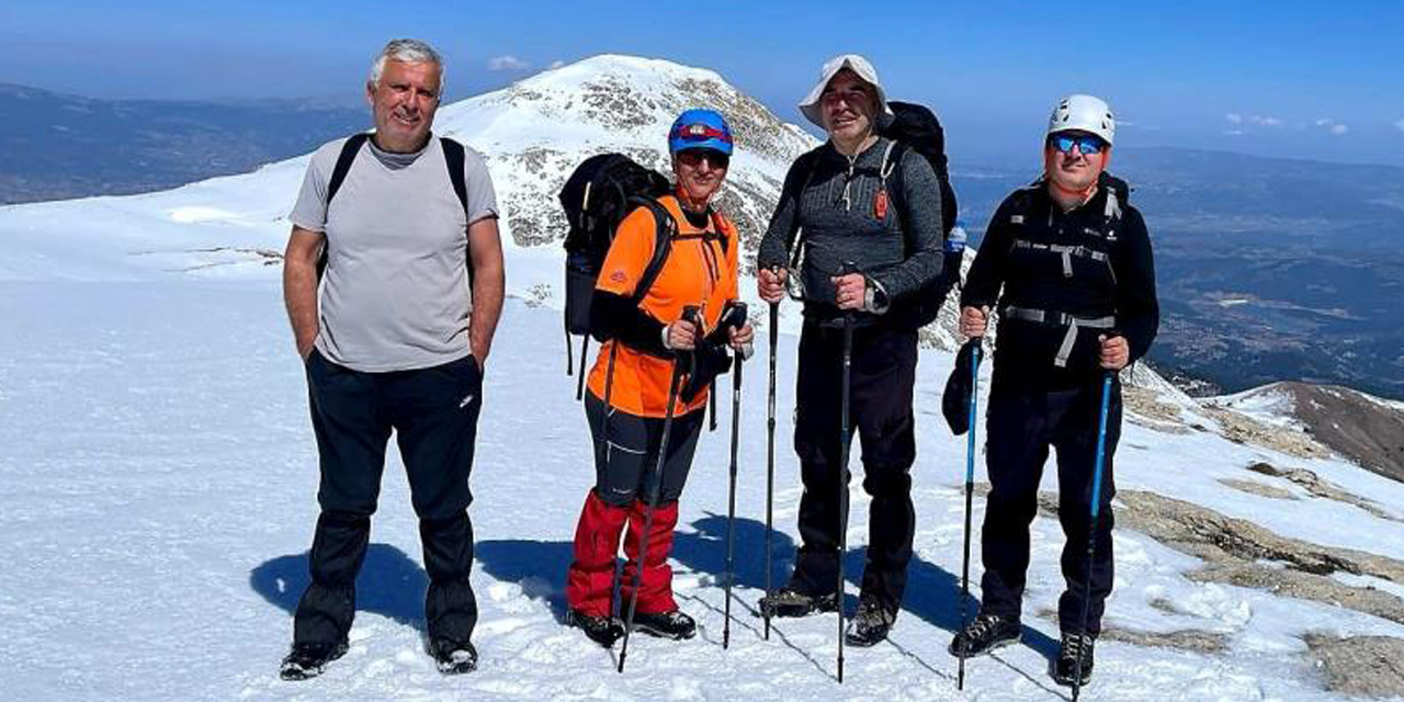 Aydınlı dağcılar, Ege’nin en yüksek zirvesine tırmandı