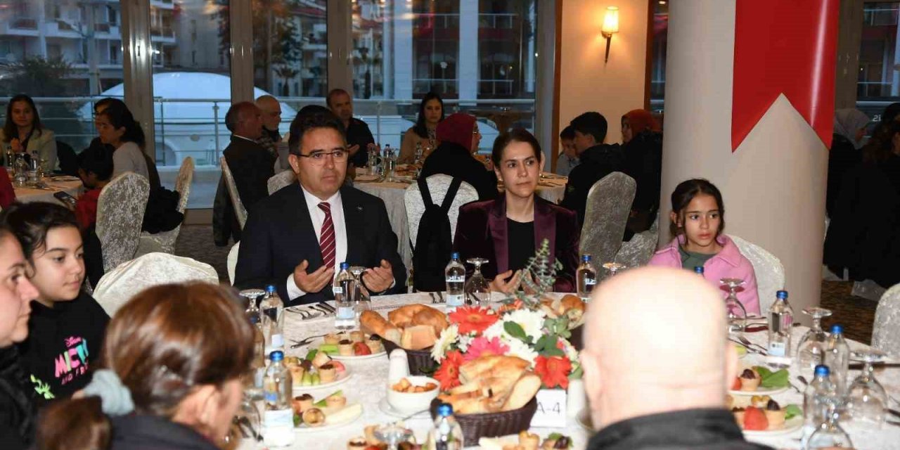 Marmaris Kaymakamlığı öksüz ve yetimleri unutmadı