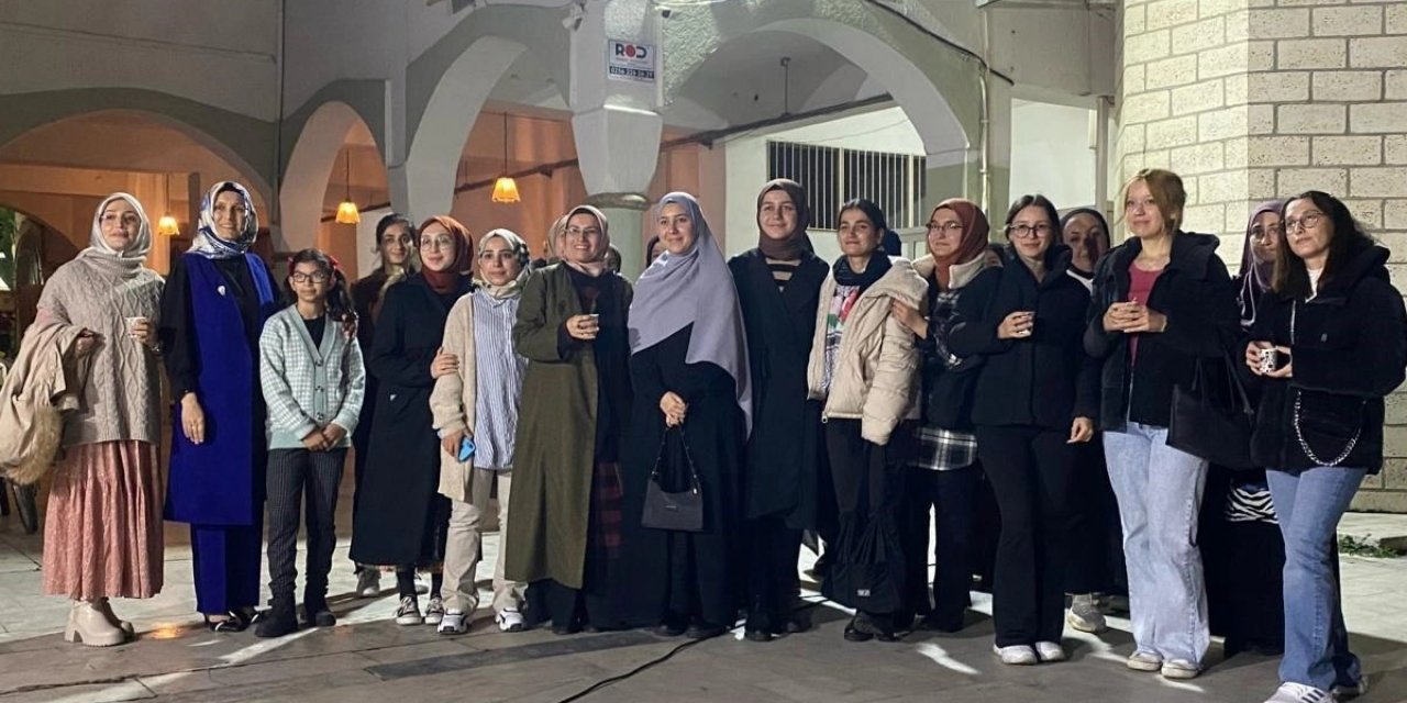 Üniversiteli gençler iftarda bir araya geldi