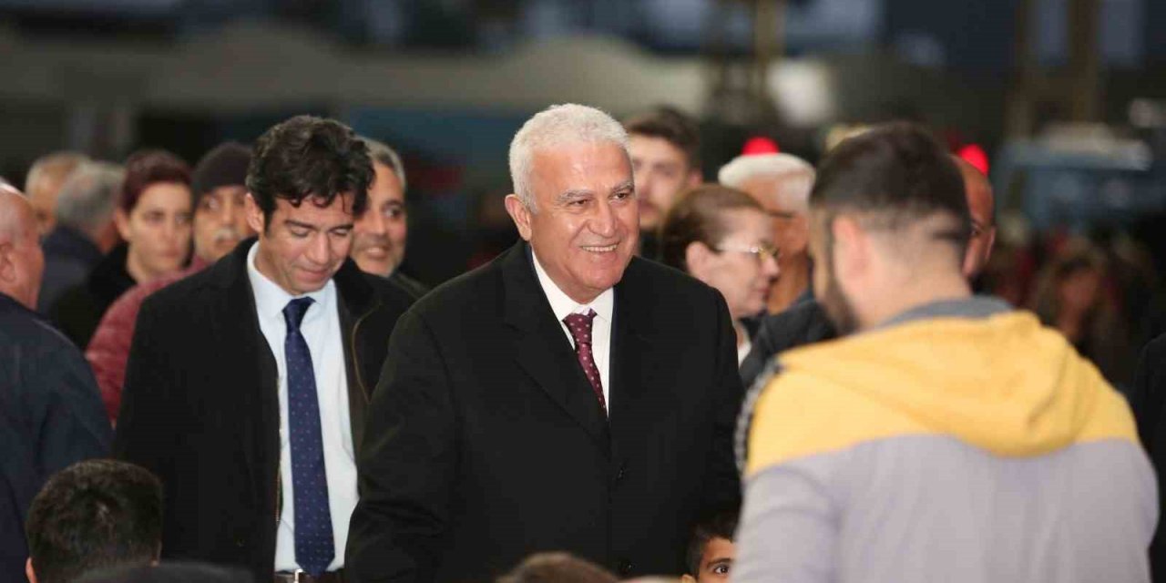 Başkan Atay, iftar sofralarında vatandaşlarla buluşmaya devam ediyor