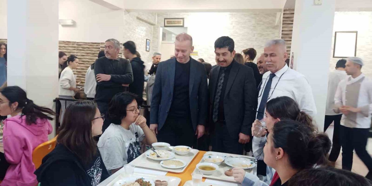 Köyceğiz Kaymakamı Maslak, iftarı öğrencilerle açtı