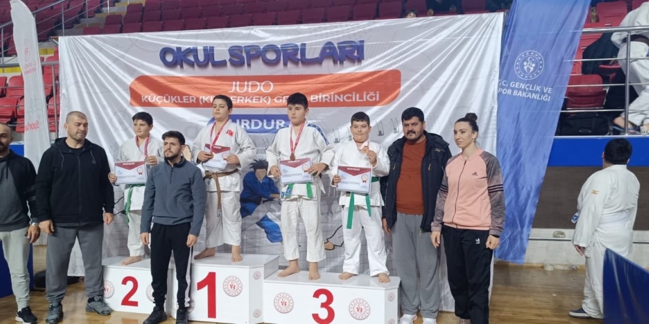 Aydınlı genç judocular grup birinciliği müsabakalarında derece ile döndü