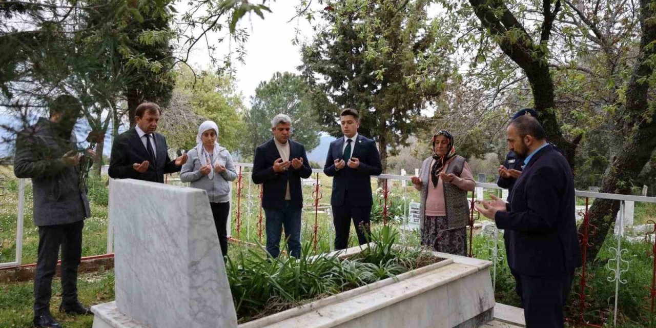 Karacasu’da şehit Kılıç mezarı başında anıldı