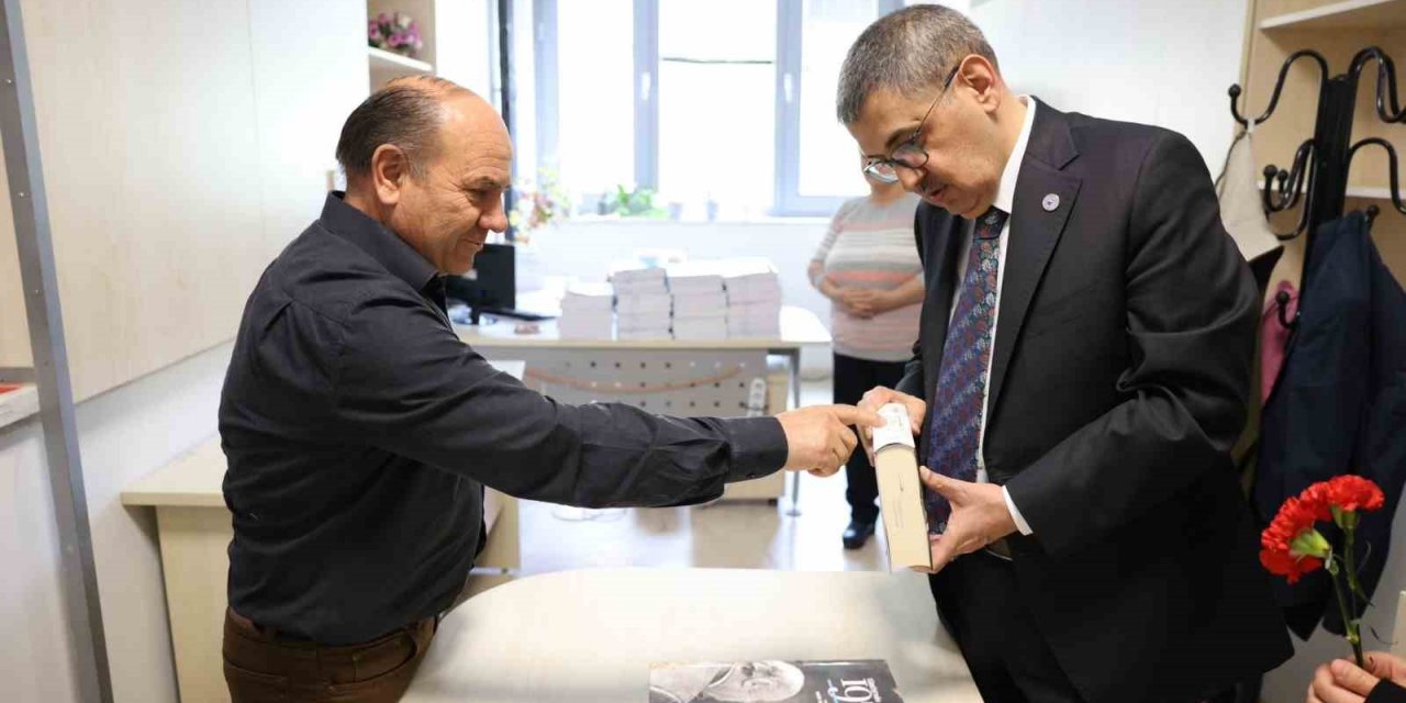 Rektör Kutluhan, Prof. Dr. Fuat Sezgin Kütüphanesini ziyaret etti