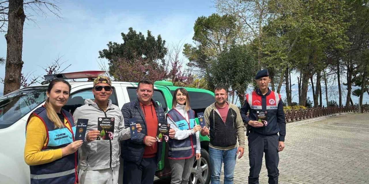 Milli Park’ta ziyaretçiler kadına şiddete karşı bilgilendirildi