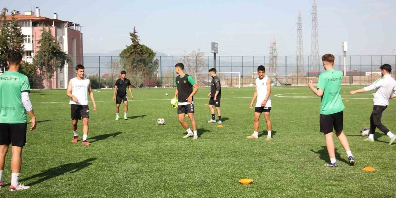 Denizlispor’un gençleri Keçiörengücü’ne sıkı hazırlanıyor