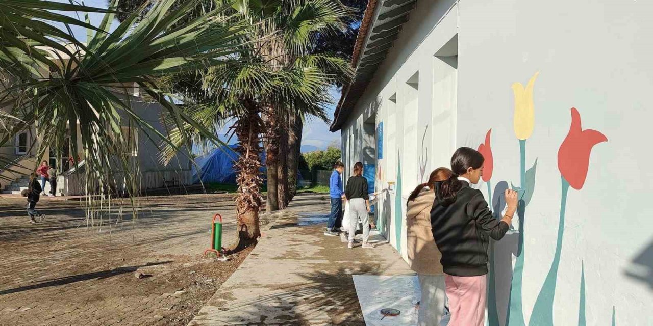 Köyceğiz Ortaokulu duvarları, resimlerle güzelleştirildi