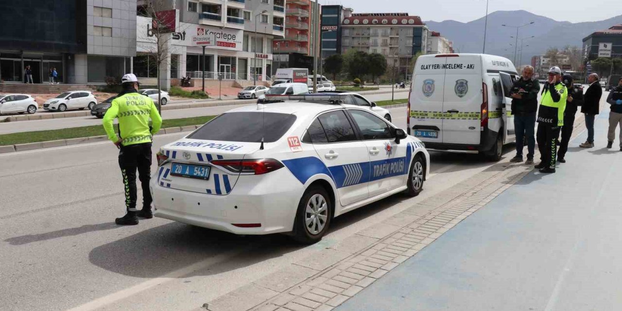Yolun karşısına geçerken otomobilin çarptığı yaşlı adam ağır yaralandı