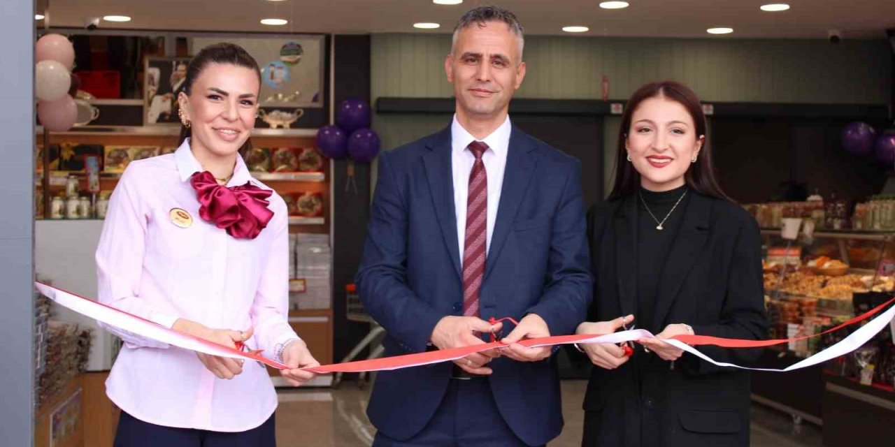 Tuğba Kuruyemiş, 116. şubesini İzmir Güzelbahçe’de açtı