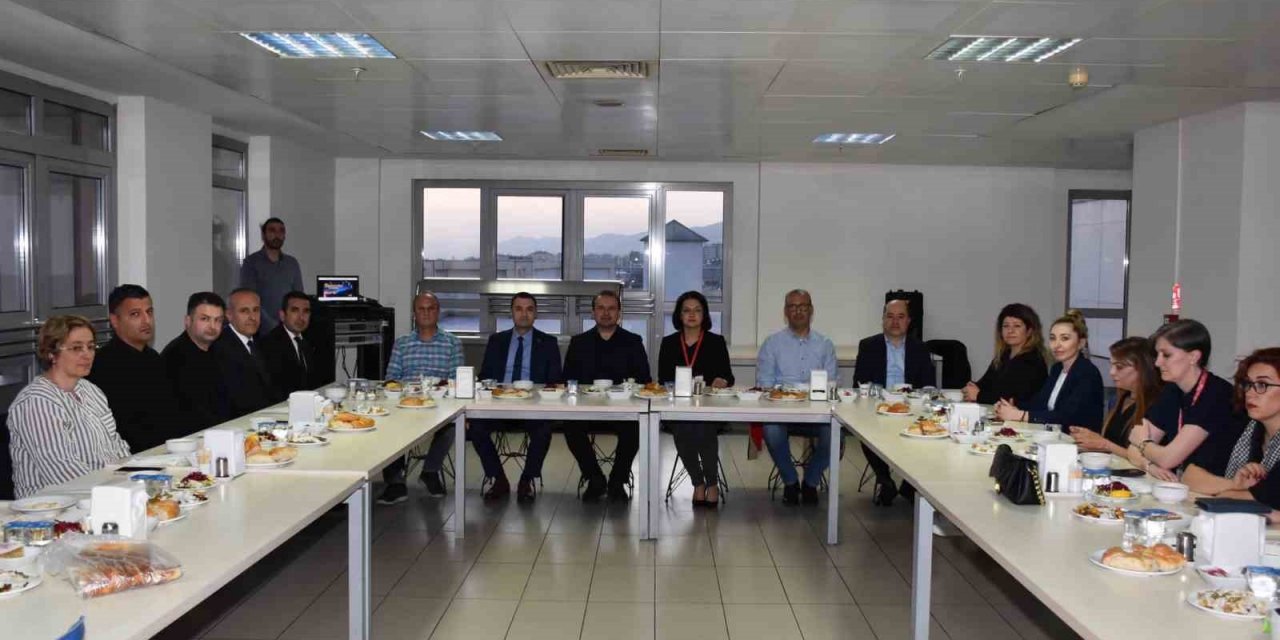 İl Sağlık Müdürü Şenkul personeller ile iftar ve sahur yaptı