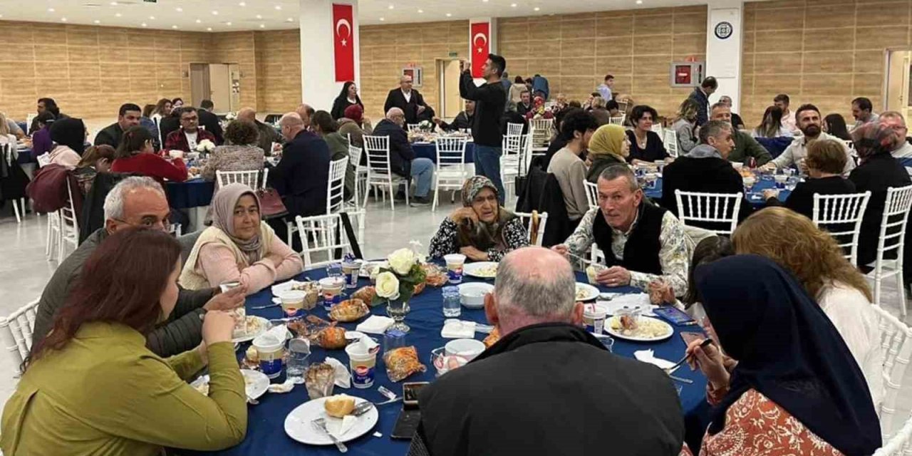 Konyalılar ve Karamanlılar iftarda buluştu