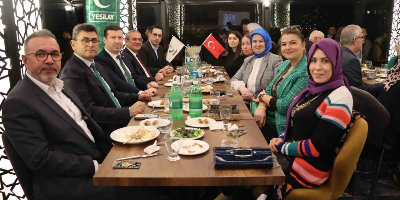 Yeşilay Gönüllüleri iftar programında bir araya geldi