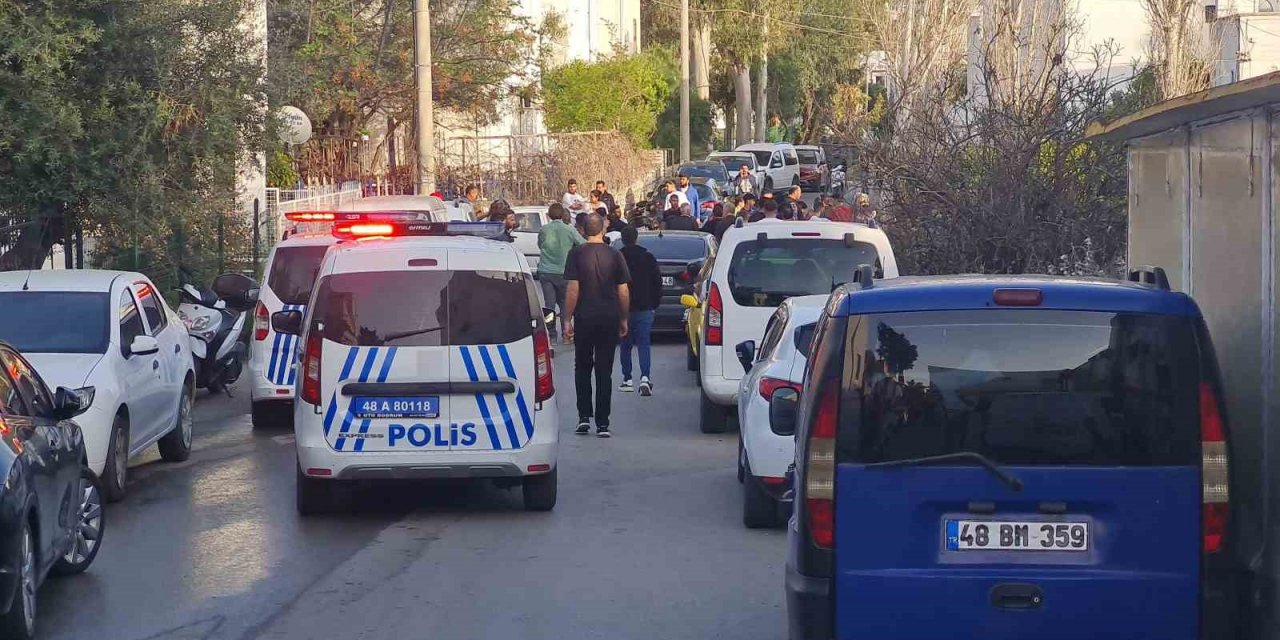 Komşusunu sokak ortasında öldürdü