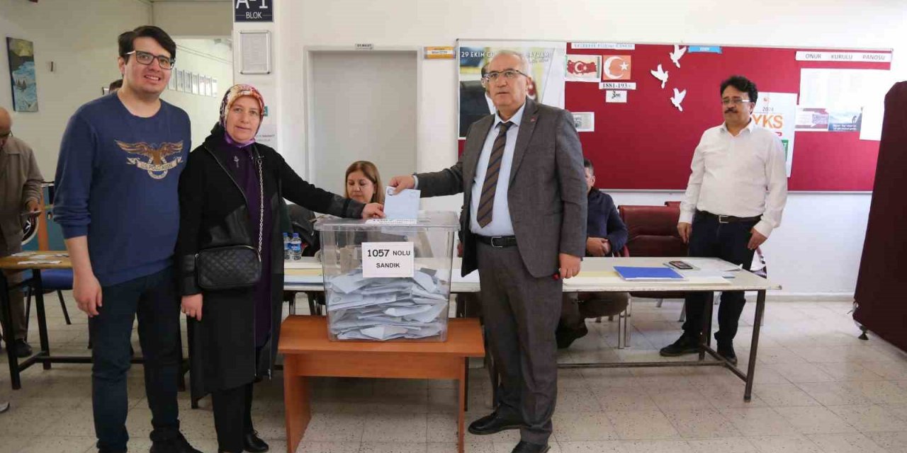 Başkan Arslan oyunu ailesiyle birlikte kullandı