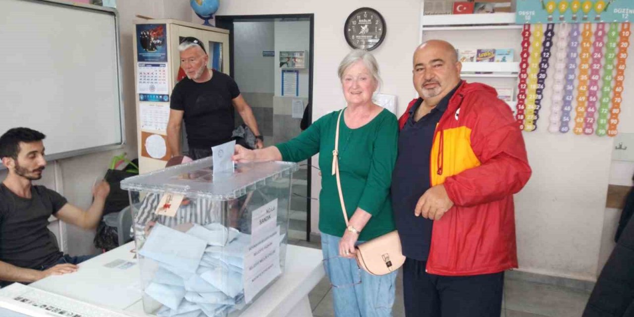 Fethiye’de yaşayan yerleşik yabancılar da oylarını Kullandı
