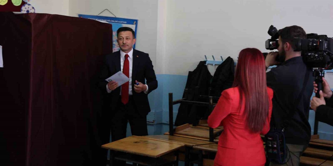 Hamza Dağ, oy kullandığı sandıktan birinci çıktı