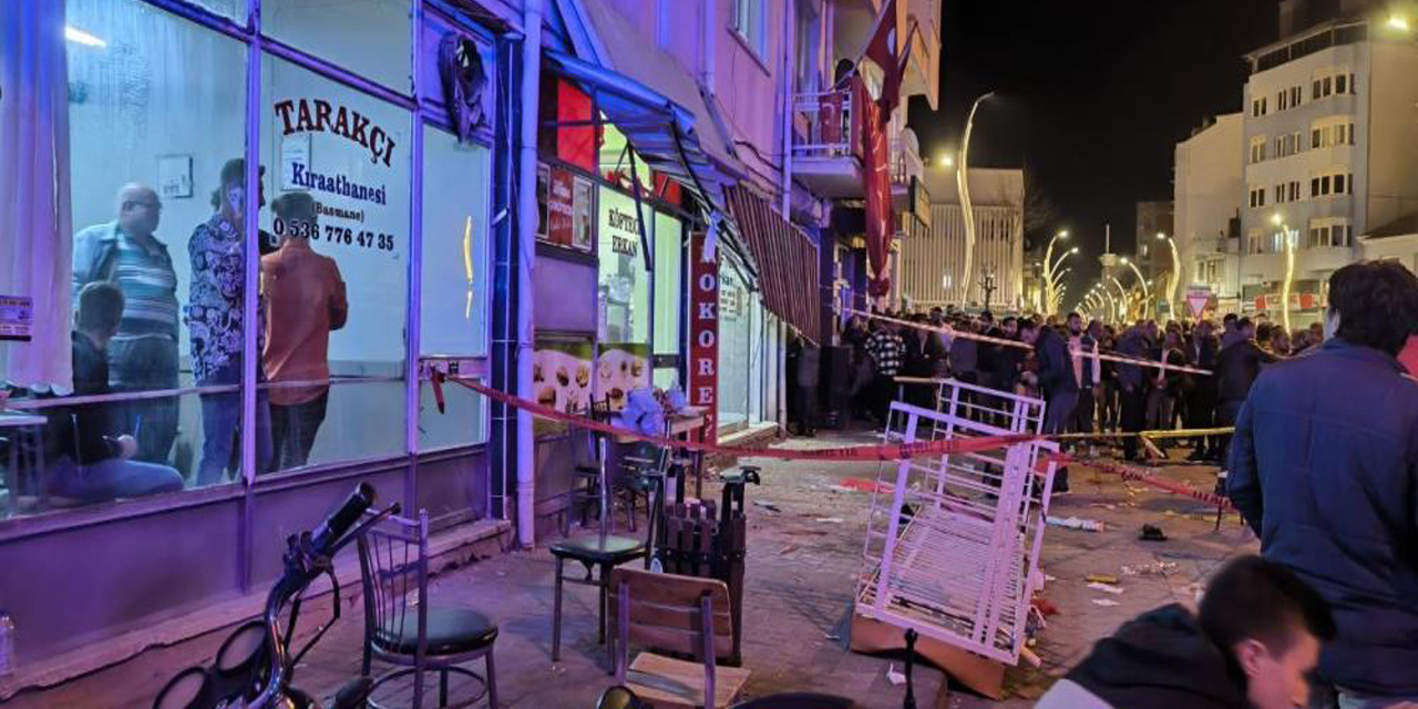 Seçim kutlamaları sırasında parti binasının balkonu çöktü