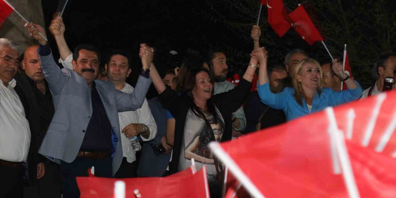 Denizli’de CHP’liler Çavuşoğlu, Doğan ve Ertemur’un seçim başarısını kutladı
