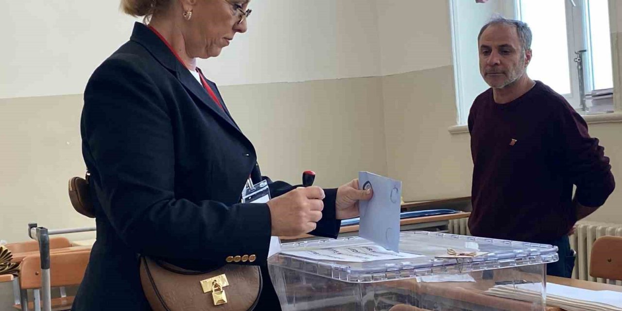 İzmir’de geçersiz oy sayısı 94 bin 435