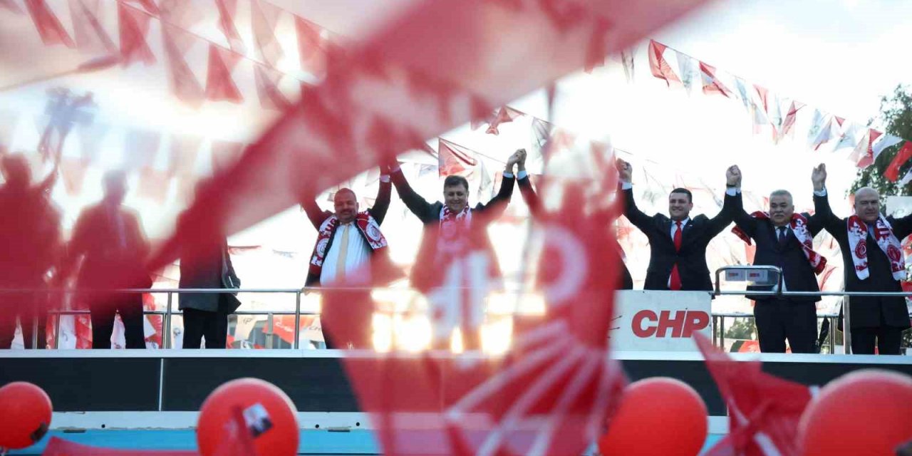 İzmirliler 20 yıldır büyükşehirde AK Parti’yi seçmiyor