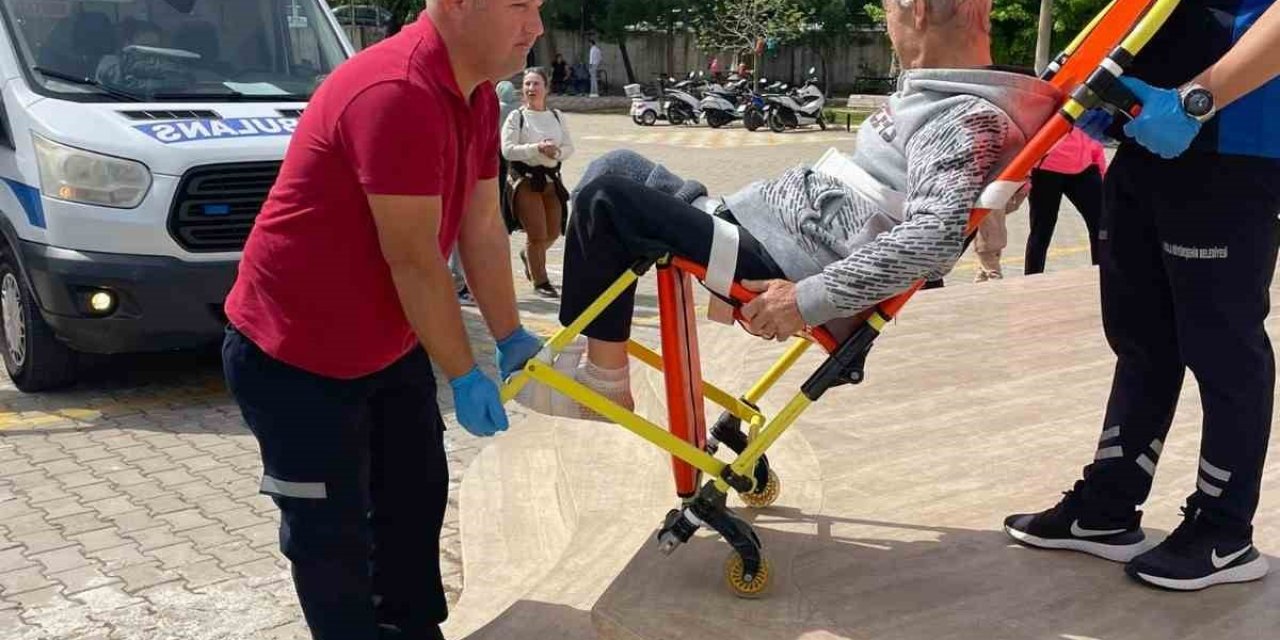 Büyükşehir ekipleri vatandaşları sandığa götürdü