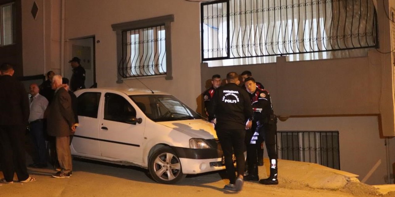İzmir’de bir kızını öldüren diğerini de yaralayan baba hastanede öldü