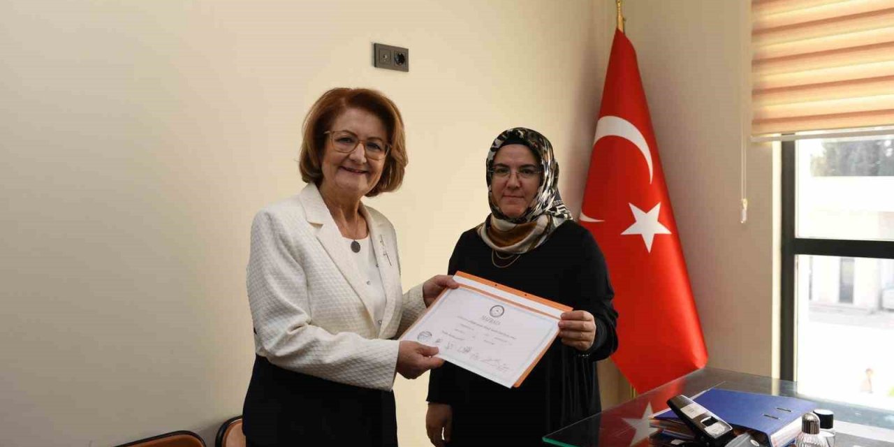 Birsen Çelik ustalık dönemi için mazbatasını aldı