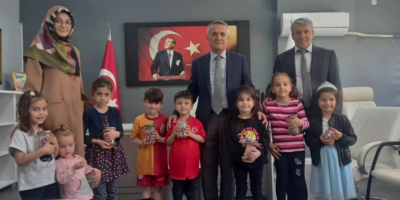 Ramazan ayında depremzedeler için harçlık biriktiriyorlar