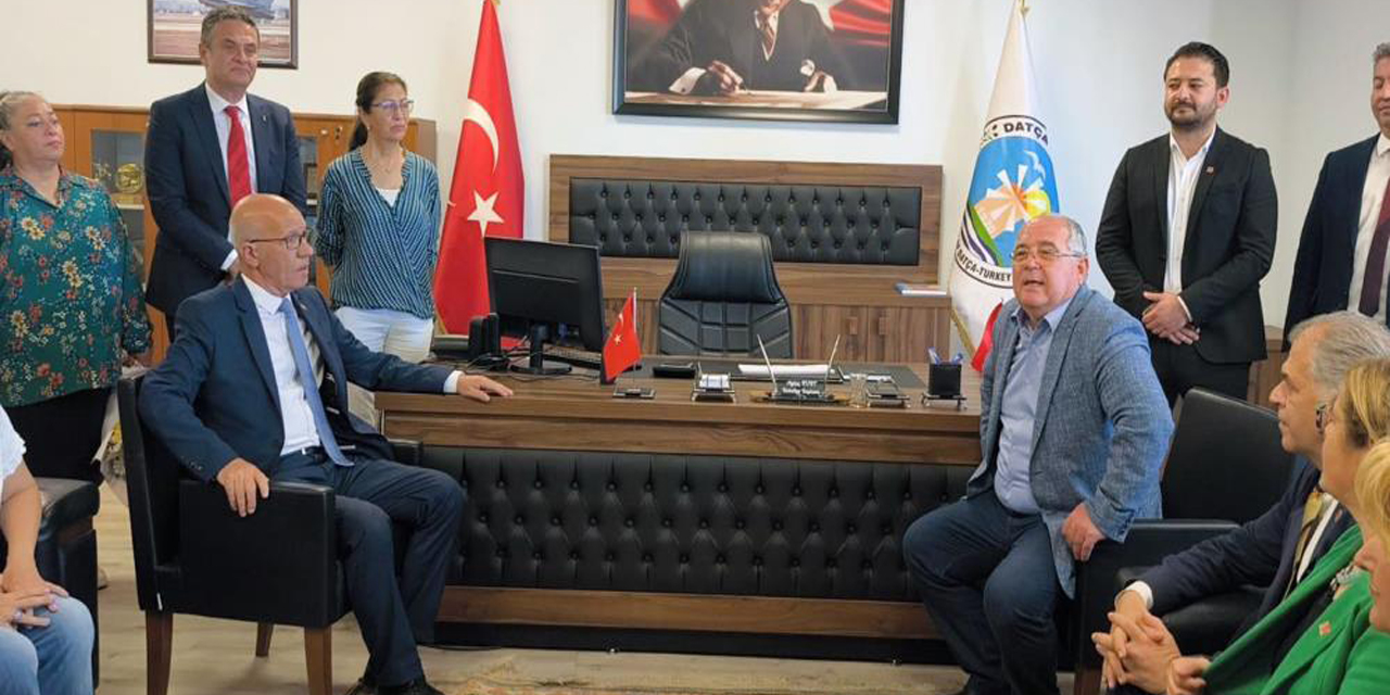 “CHP’lilerin MHP’li faşist bir insana, 'Başkanım' demesini içime sindiremiyom"