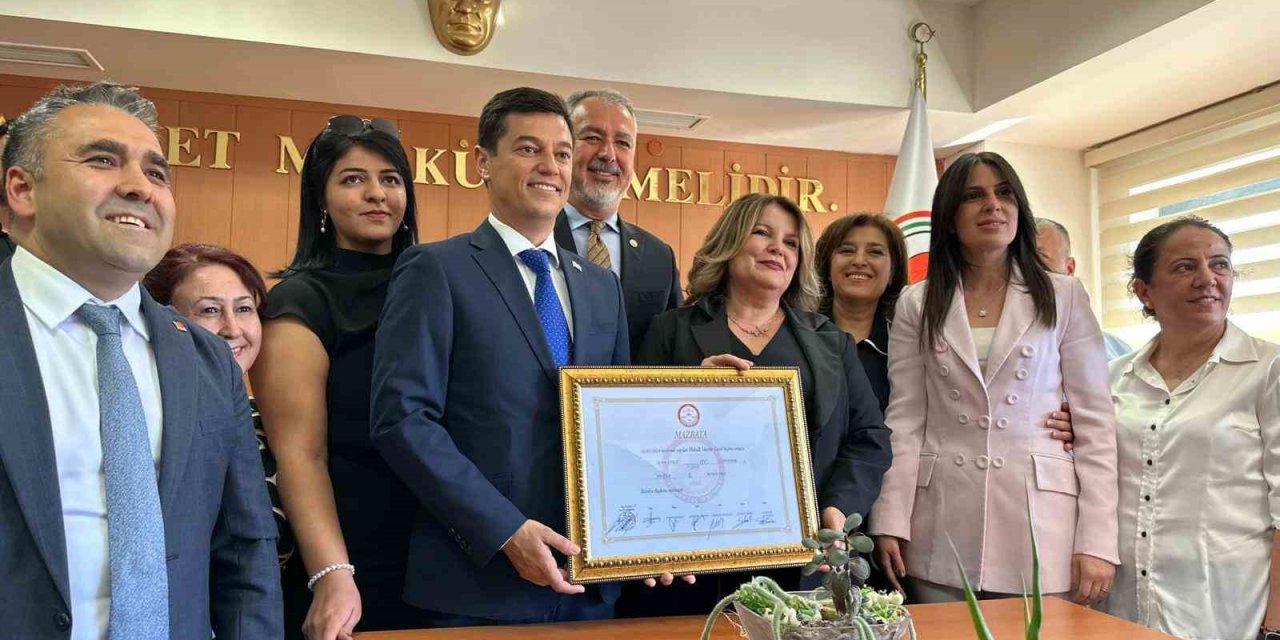 Marmaris’in yeni Belediye Başkanı Ünlü Mazbatasını aldı