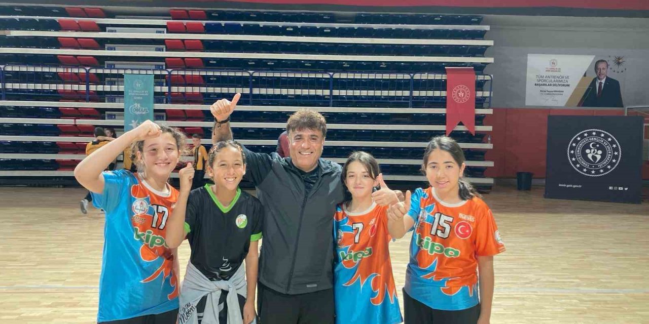Toparlar Ortaokulu Floor Curling Küçükler Bölge şampiyonu oldu