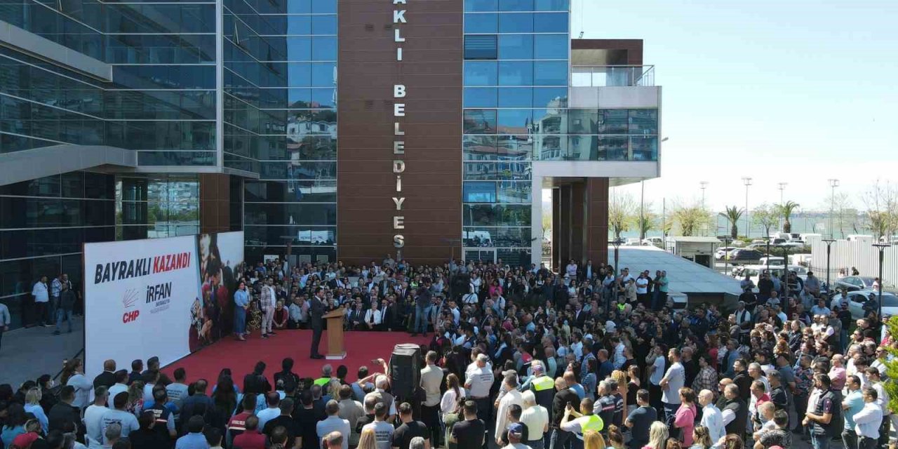 Bayraklı’da davullu ve zurnalı bayramlaşma