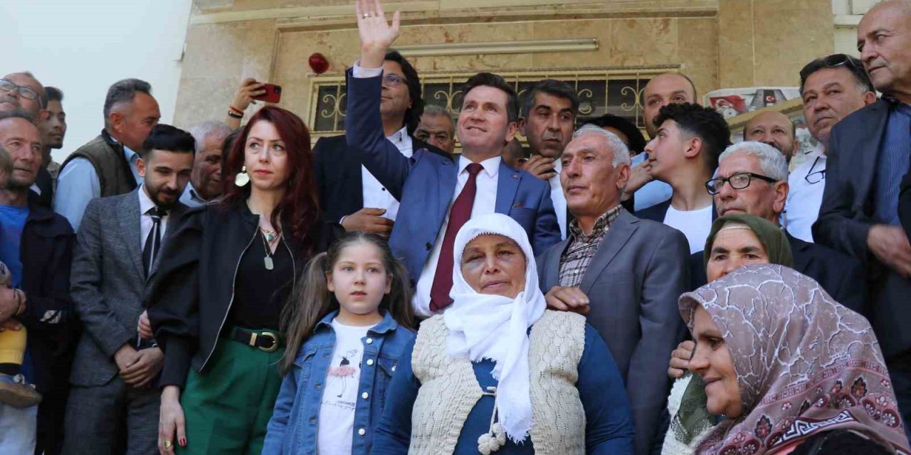Tavas Belediye Başkanı Tatık mazbatasını aldı