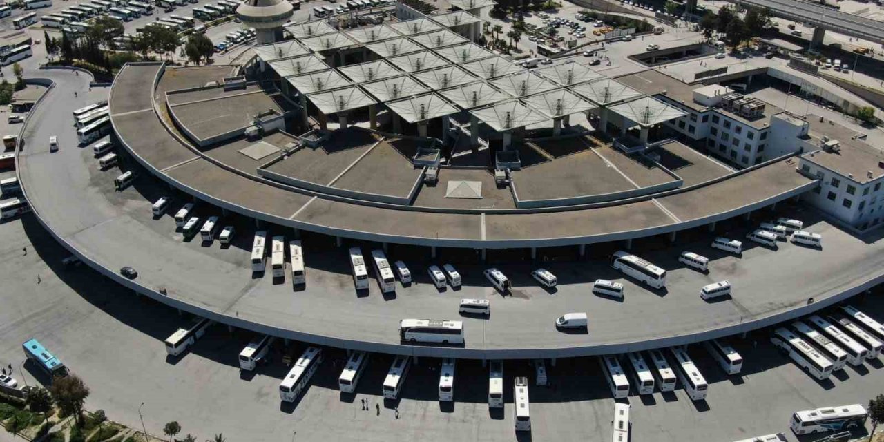 İzmir’de otobüs biletleri tükendi, günde 800’e yakın araç çıkış yapıyor