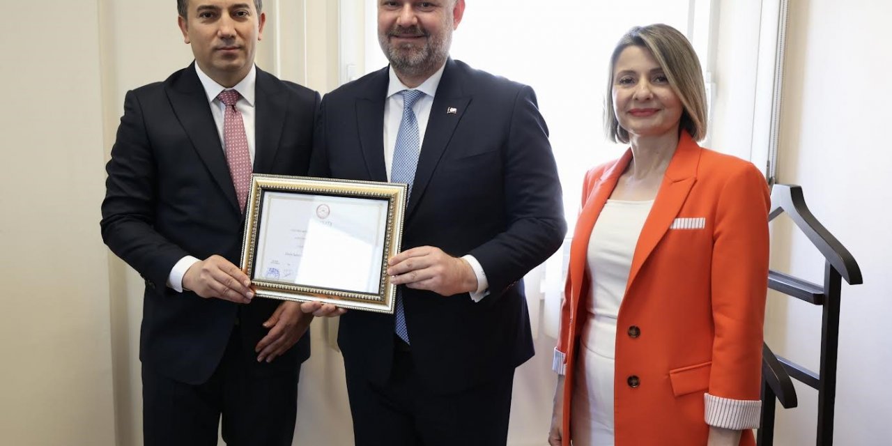 Başkan Pehlivan mazbatasını aldı