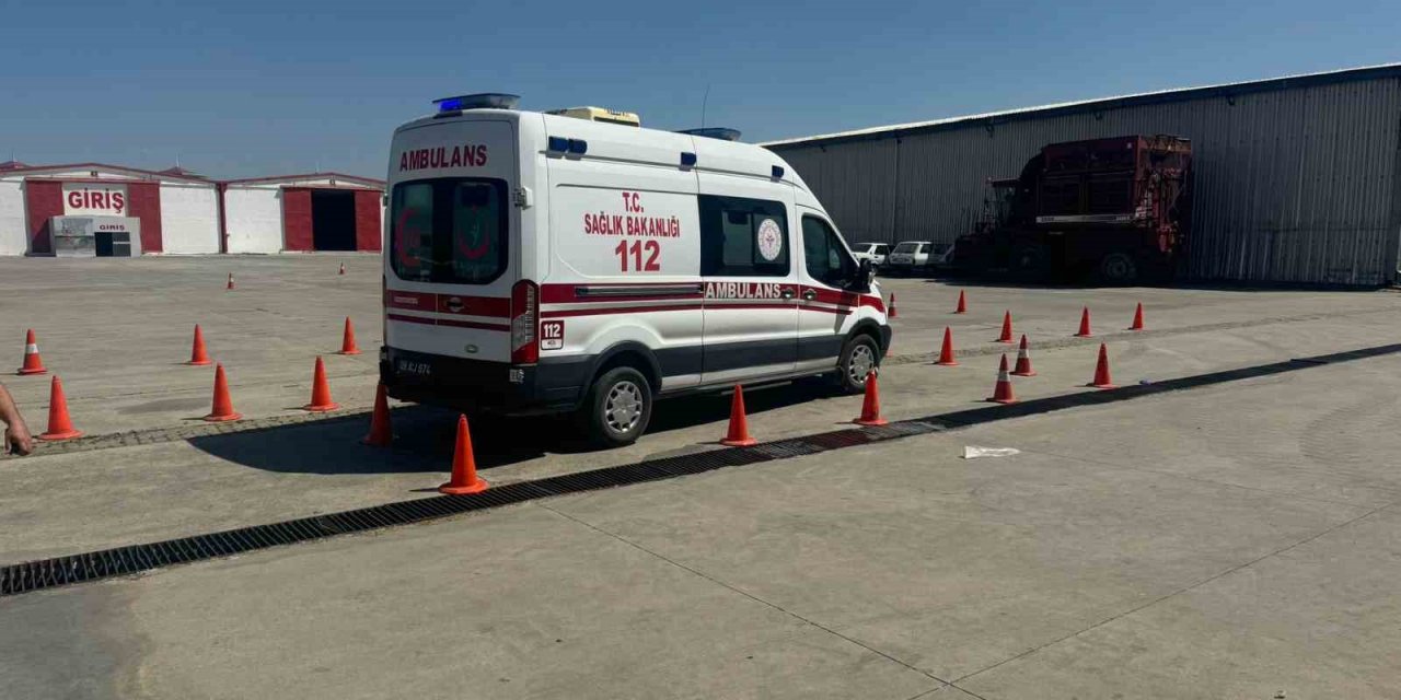 Acil sağlık personellerinin sürüş tekniği göz doldurdu