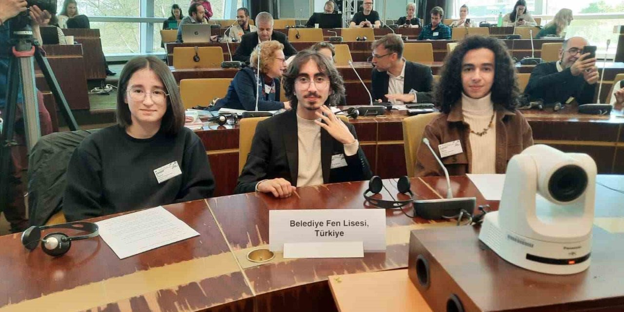 Fen Lisesi öğrencileri Avrupa’dan birincilikle döndü