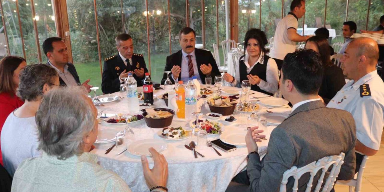 Dalaman’da polislerden iftar yemeği