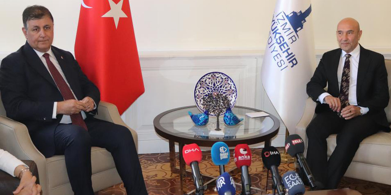 İzmir Büyükşehir’de devir teslim töreni: Cemil Tugay görevi devraldı